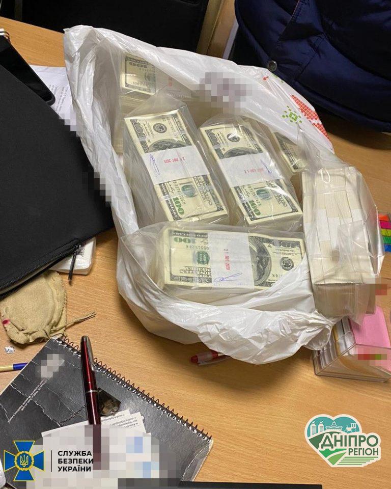 1 мільйон 650 тисяч доларів США за посаду голови облдержадміністрації (фото)