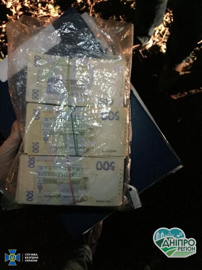 Слідчий поліції у Дніпрі за гроші «гарантував» закриття кримінального провадження