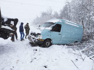 На дорогах України оголошено помаранчевий (ІІ) рівень небезпечності