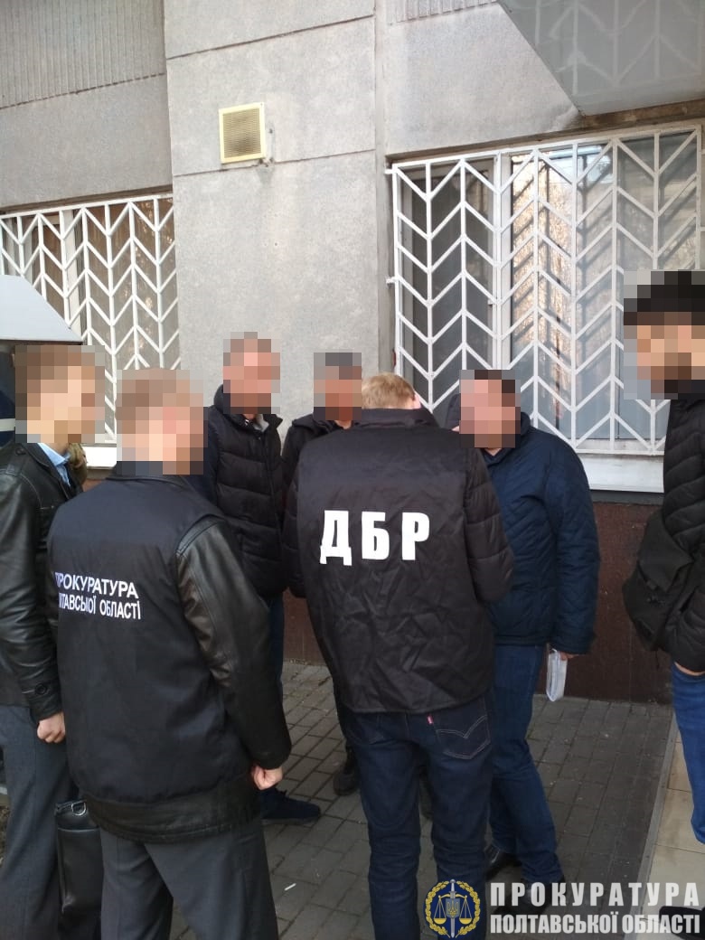 Правоохоронці  затримали на хабарі двох полісменів з Дніпропетровщини