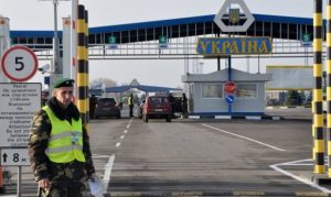 Дипломат намагався провезти контрабандні цигарки з України в ЄС