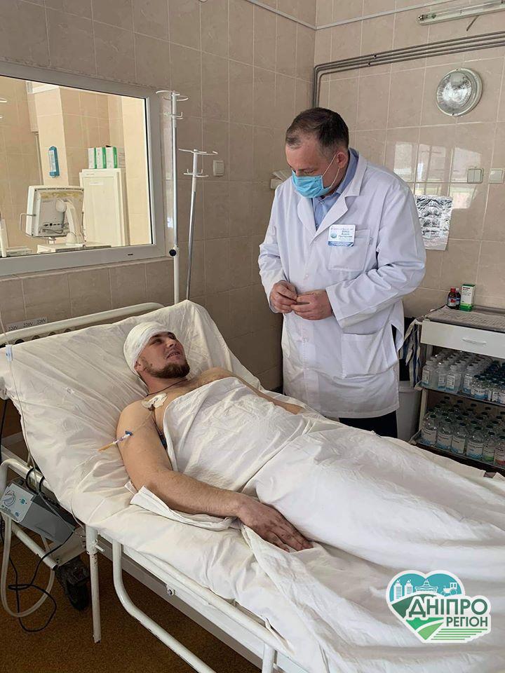 У Дніпрі медики врятували безнадійного пораненого бійця У Дніпрі медики врятували безнадійного пораненого бійця