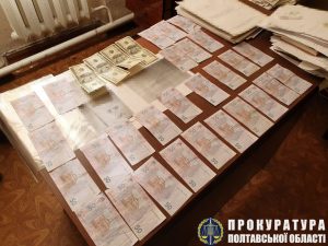 Правоохоронці  затримали на хабарі двох полісменів з Дніпропетровщини