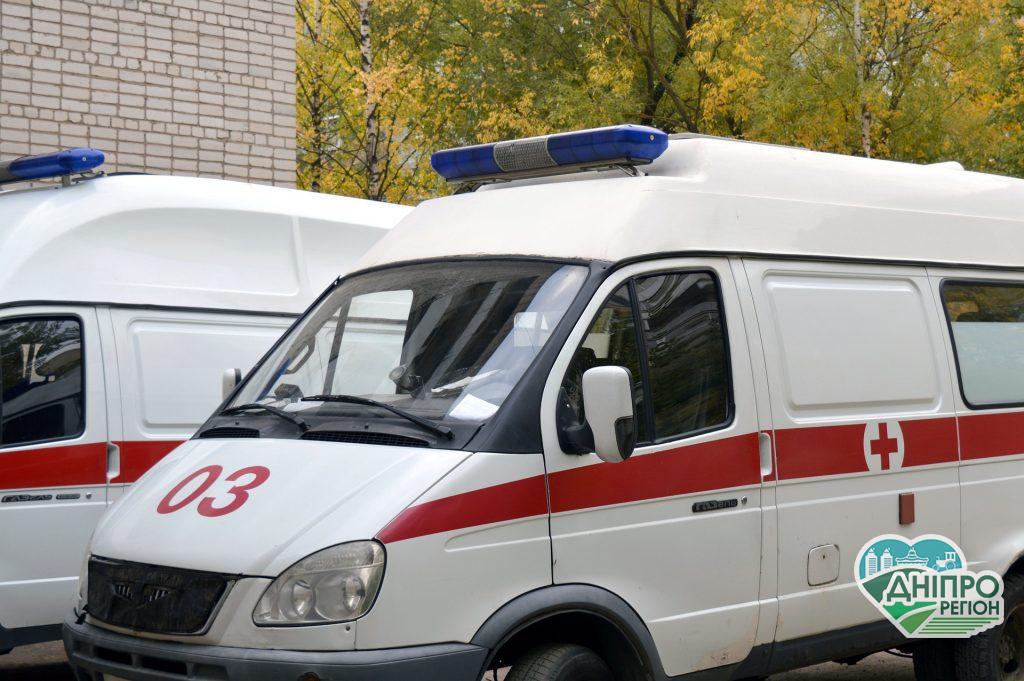 У Дніпрі лікарі швидкої допомоги шиють марлеві пов’язки та моляться У Дніпрі лікарі швидкої допомоги шиють марлеві пов'язки та моляться