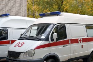 У Дніпрі лікарі швидкої допомоги шиють марлеві пов’язки та моляться