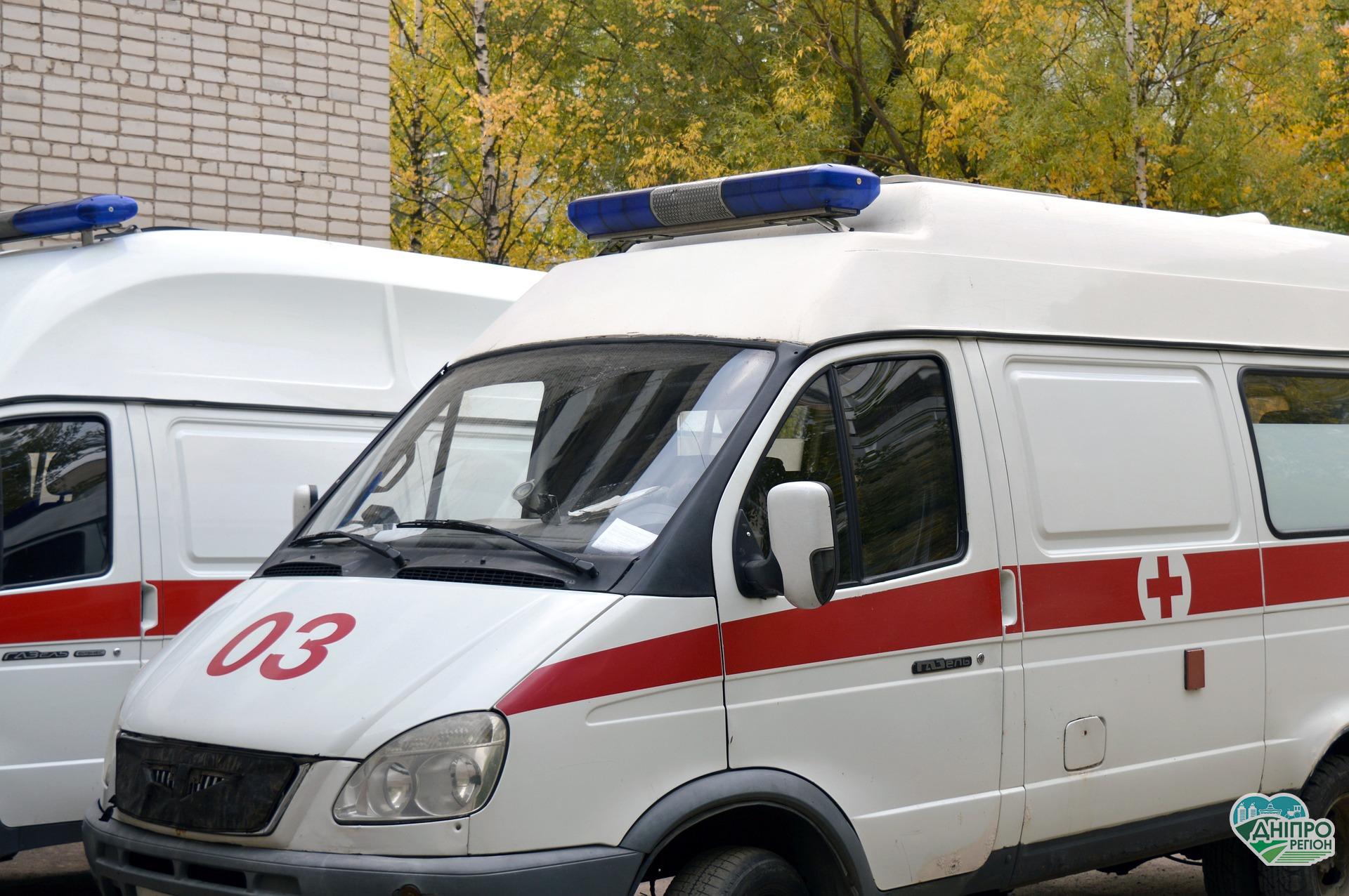 У Дніпрі лікарі швидкої допомоги шиють марлеві пов'язки та моляться