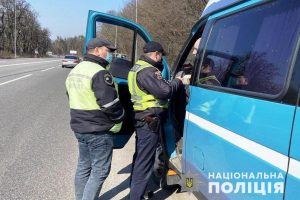 Поліція бере під контроль перевізників на час карантину