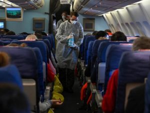 На Днепопетровщіну евакуювали десятки людей, які повернулися з Москви і Нью-Йорка