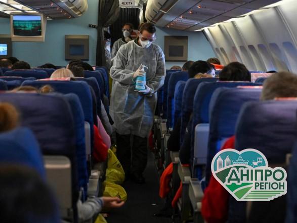 На Днепопетровщіну евакуювали десятки людей, які повернулися з Москви і Нью-Йорка На Днепопетровщіну евакуювали десятки людей, які повернулися з Москви і Нью-Йорка