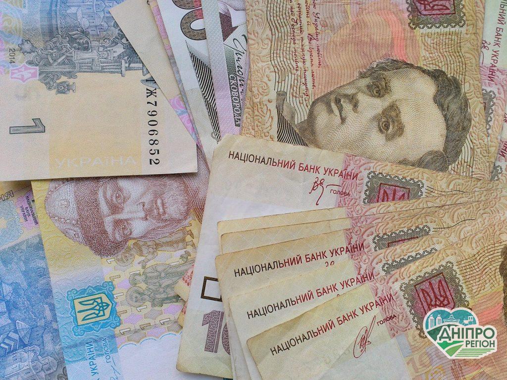 Зарплата українців за 25 років зросла в 140 разів