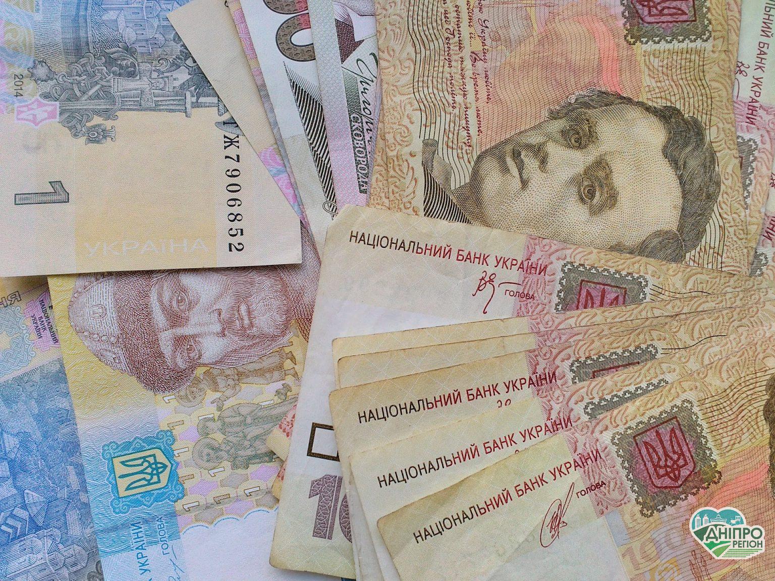 Зарплата українців за 25 років зросла в 140 разів