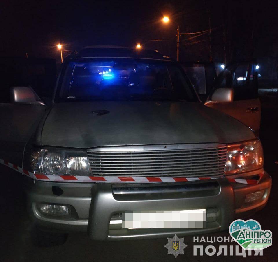 На Дніпропетровщині в багажнику джипа виявлено тіло вбитого поліцейського На Дніпропетровщині в багажнику джипа виявлено тіло вбитого поліцейського