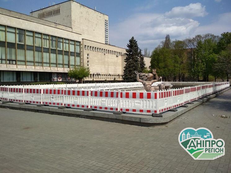 Стало відомо, що сталося з відомим фонтаном Дніпра біля оперного театру Стало відомо, що сталося з відомим фонтаном Дніпра біля оперного театру