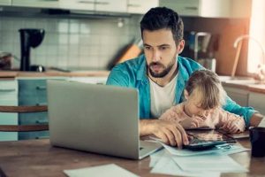 Робота віддалено в Дніпрі: кому готові платити 25 000 гривень і більше