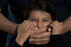 На Дніпропетровщині розшукують педофіла, який зґвалтував двох школярок: складено фоторобот