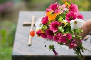 Поминальні дні вдома: в які храми Дніпра можна подати записки