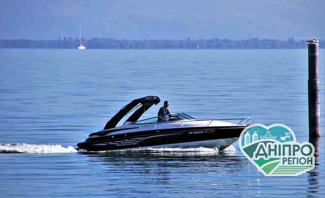 В Україні судноводіям видаватимуть нові пластикові посвідчення В Україні судноводіям видаватимуть нові пластикові посвідчення