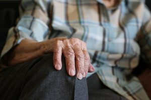 В Україні розпочато виплату компенсацій 80-річним пенсіонерам