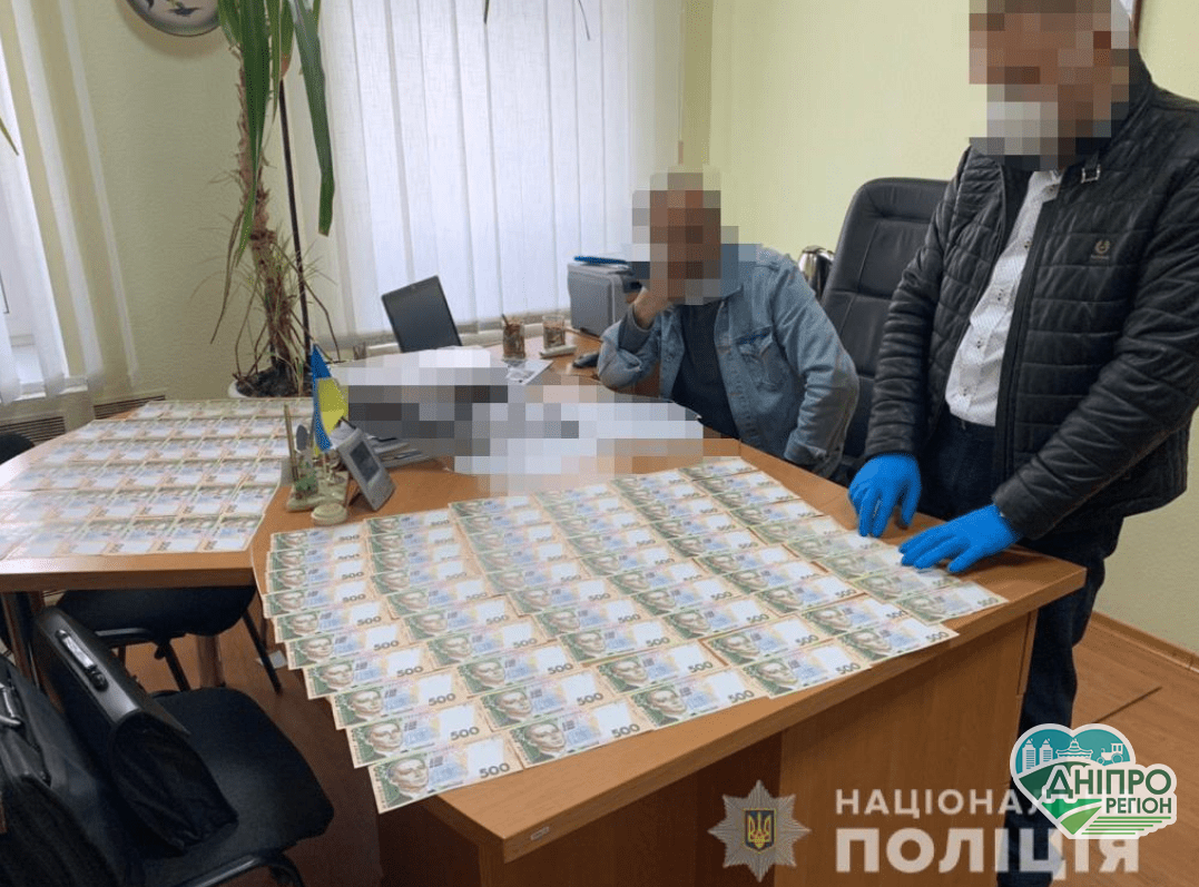 На Дніпропетровщині посадовець вимагав хабар за сертифікат якості на захисні маски