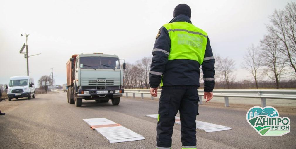 На в’їздах на Дніпропетровщину прибрали санітарні блокопости