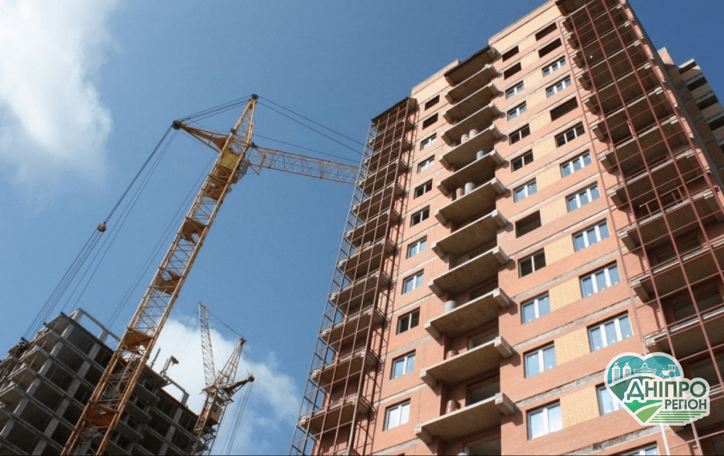 З’явилося відео, як у Дніпрі школярі “звішувалися” з даху багатоповерхівки З'явилося відео, як у Дніпрі школярі "звішувалися" з даху багатоповерхівки