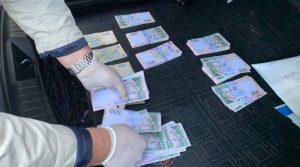 На Дніпропетровщині на хабарі затримали начальника відділу сільської ради