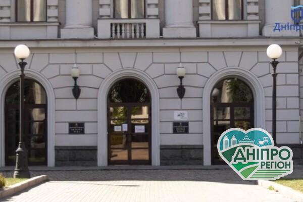 У Дніпрі обласні чиновники хотіли переплатити сотні відсотків на закупівлі масок і дезінфекторів У Дніпрі обласні чиновники хотіли переплатити сотні відсотків на закупівлі масок і дезінфекторів