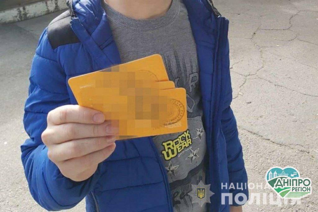 У Дніпрі продавали перепустки для проїзду по 350 гривень