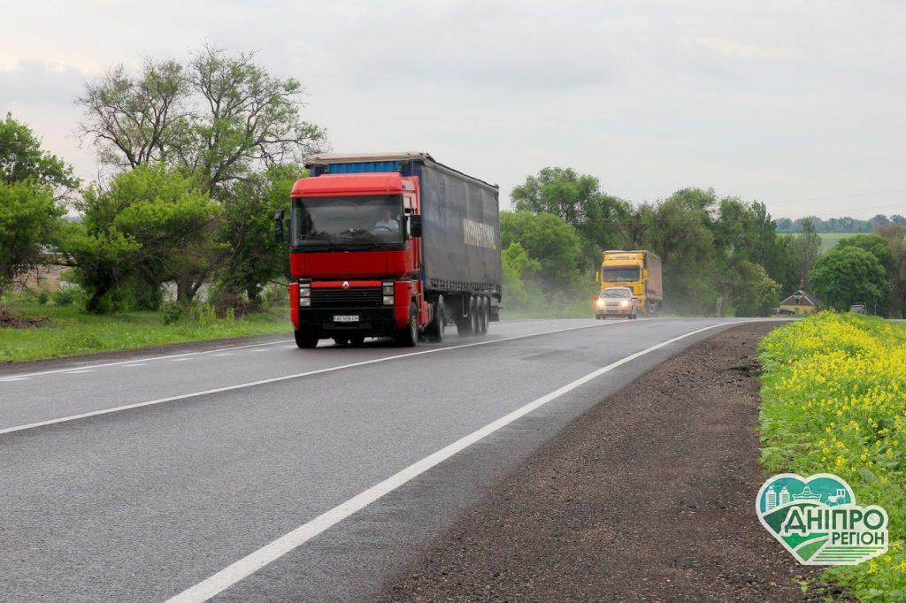Хочеш їхати сплати штраф: на Дніпропетровщині в спеку заборонено рухатися фурам вагою понад 24 тонни