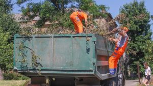 У Дніпрі негабаритне сміття вивозять у міру накопичення