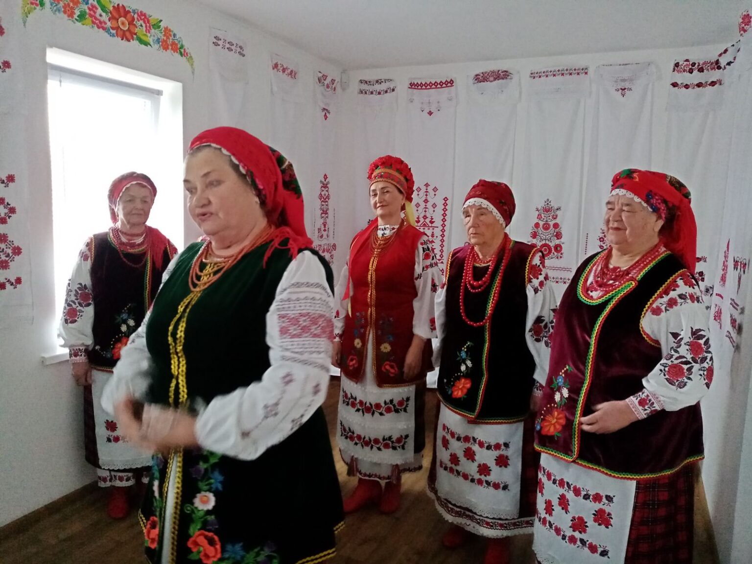 Дніпровські дива: гурт “Криниця” з міста Підгороднє Дніпровські дива: гурт "Криниця" з міста Підгороднє