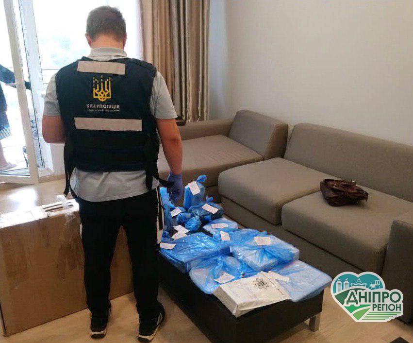 Інтернет-шахраї заробили 1,5 мільйони гривень майже з повітря Інтернет-шахраї заробили 1,5 мільйони гривень майже з повітря