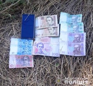 Под Днепром задержали наркосбытчика с товаром и деньгами