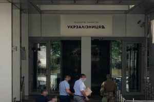 Бывшие руководители тепловозоремонтного завода в Днепре и должностные лица Укрзализныци: СБУ разоблачила схему на 60 миллионов гривен