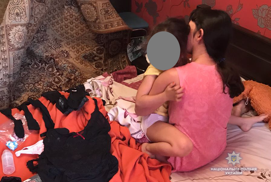 В Кривом Роге вынесли приговор родителям, кторые снимали порно со своим малолетним ребенком