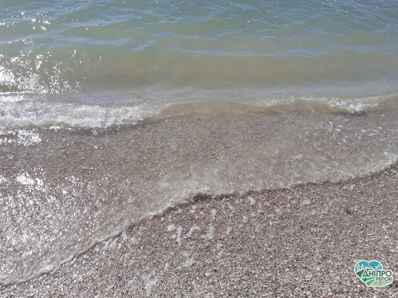 На Азовському морі в Кирилівці на свята повний аншлаг: радує і море, і погода (Фото)