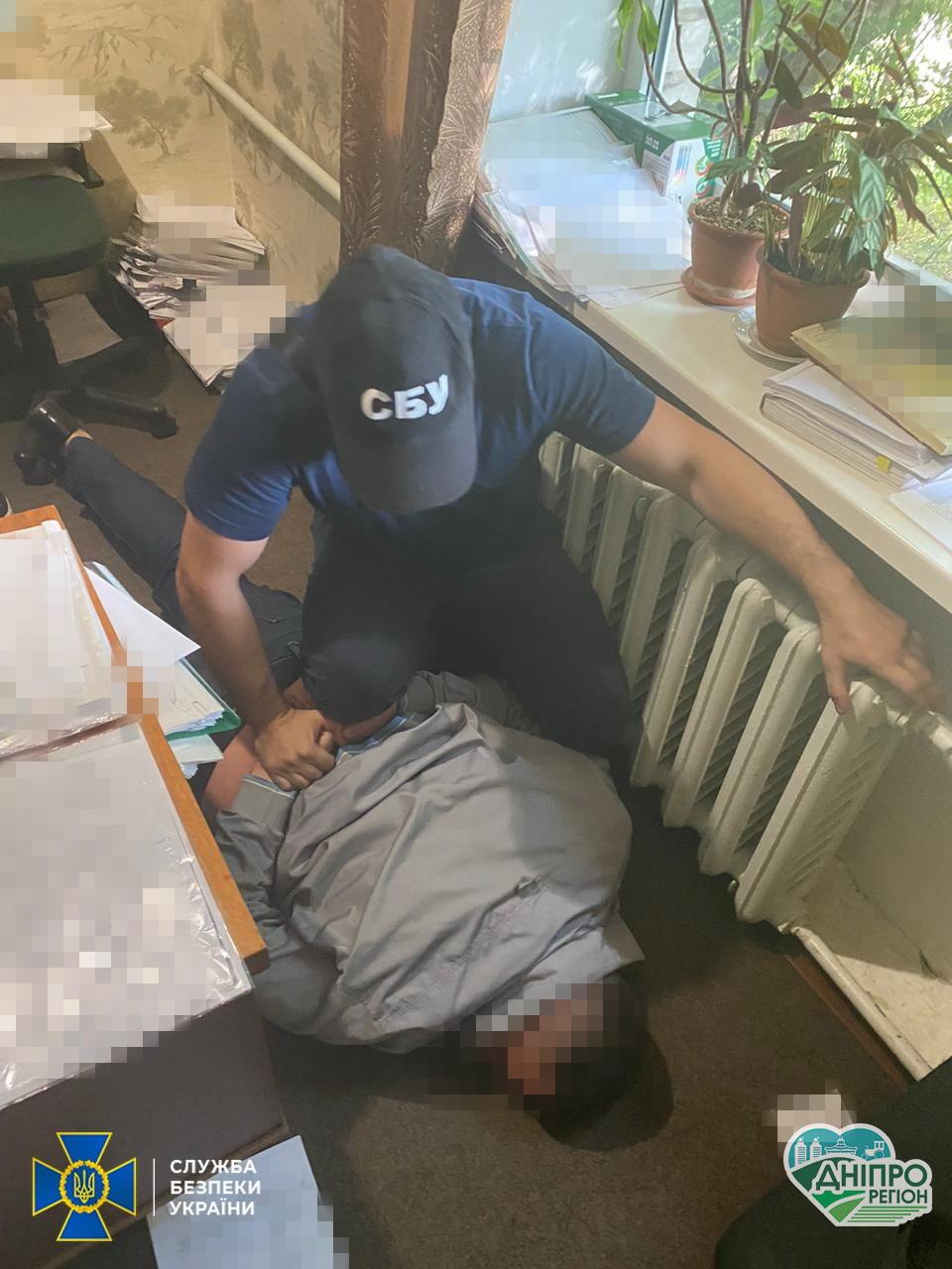 Новини Дніпра. На Дніпропетровщині СБУ на хабарі викрила прокурора: фото