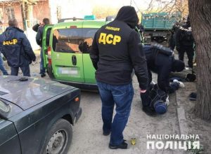 В Днепре женщина заработала миллионы с помощью обычной рогатки