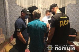 Под Днепром накрыли наркосбытчиков с прибылью до 700 000 гривен ежемесячно