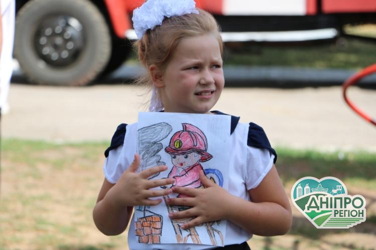 В Павлополье на Днепропетровщине теперь есть местная пожарная команда (фото) У Павлопіллі на Дніпропетровщині тепер є місцева пожежна команда