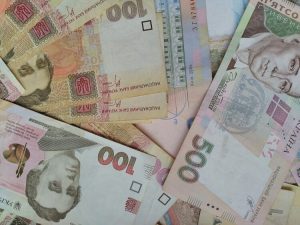 На Дніпропетровщині за хабар у $400 на судитимуть посадовця