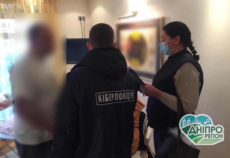 На Дніпропетровщині затримали злочинця, що створював порно за участі неповнолітніх (відео) На Дніпропетровщині затримали злочинця, що створював порно за участі неповнолітніх