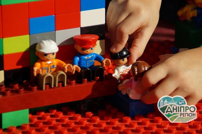 На Дніпропетровщині першокласники навчатимуться за допомогою LEGO На Дніпропетровщини першокласники навчатимуться за допомогою LEGO