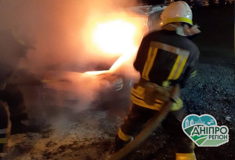 На Дніпропетровщині у Кривому Розі горіла автівка На Дніпропетровщині у Кривому Розі горіла автівка