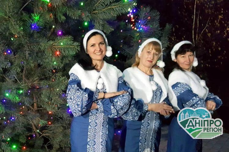 Народне вокальне тріо «Лілея» з Дніпропетровщини збирає міжнародні нагороди Новини Дніпропетровщини. Народне вокальне тріо «Лілея» з Дніпропетровщини збирає міжнародні нагороди