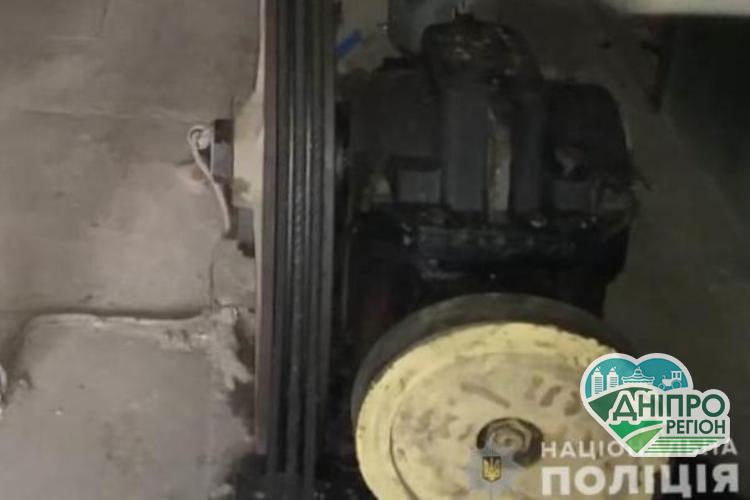 На Дніпропетровщині у Кам`янському спіймали злодія, що грабував ліфти у багатоповерхівках На Дніпропетровщині у Кам`янському спіймали злодія, що грабував ліфти у багатоповерхівках