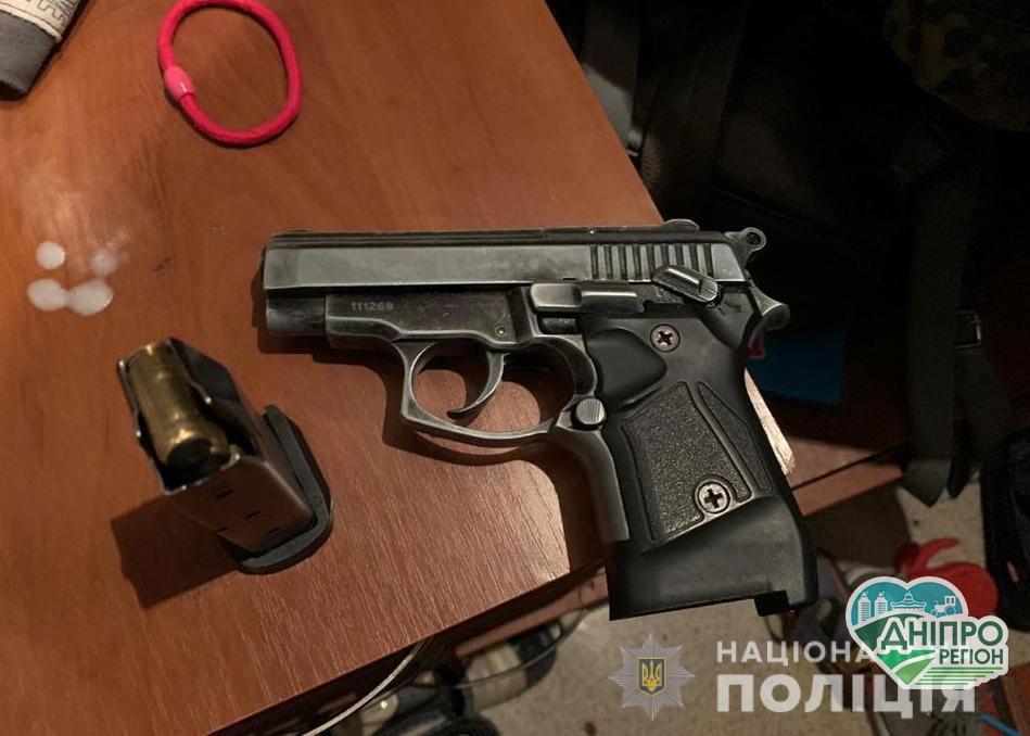 На Дніпропетровщині поліцейські затримали групу, яка нападала на фермерів Новини Дніпропетровщини. На Дніпропетровщині поліцейські затримали групу, яка нападала на фермерів