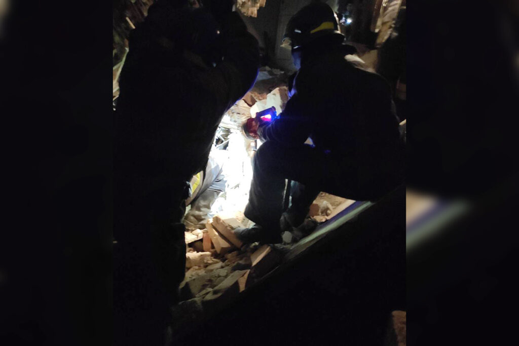 У Кривому Розі двоє чоловіків постраждали від руйнації будівлі (відео) Новини Дніпропетровщини. У Кривому Розі двоє чоловіків постраждали від руйнації будівлі (відео)