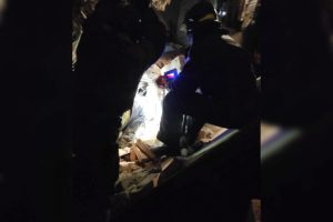 У Кривому Розі двоє чоловіків постраждали від руйнації будівлі (відео)