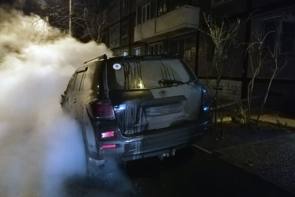 Новини Дніпра. 22-го грудня, на вулиці Мандриківська Соборного району міста Дніпро сталися дві пожежі у легкових автомобілях